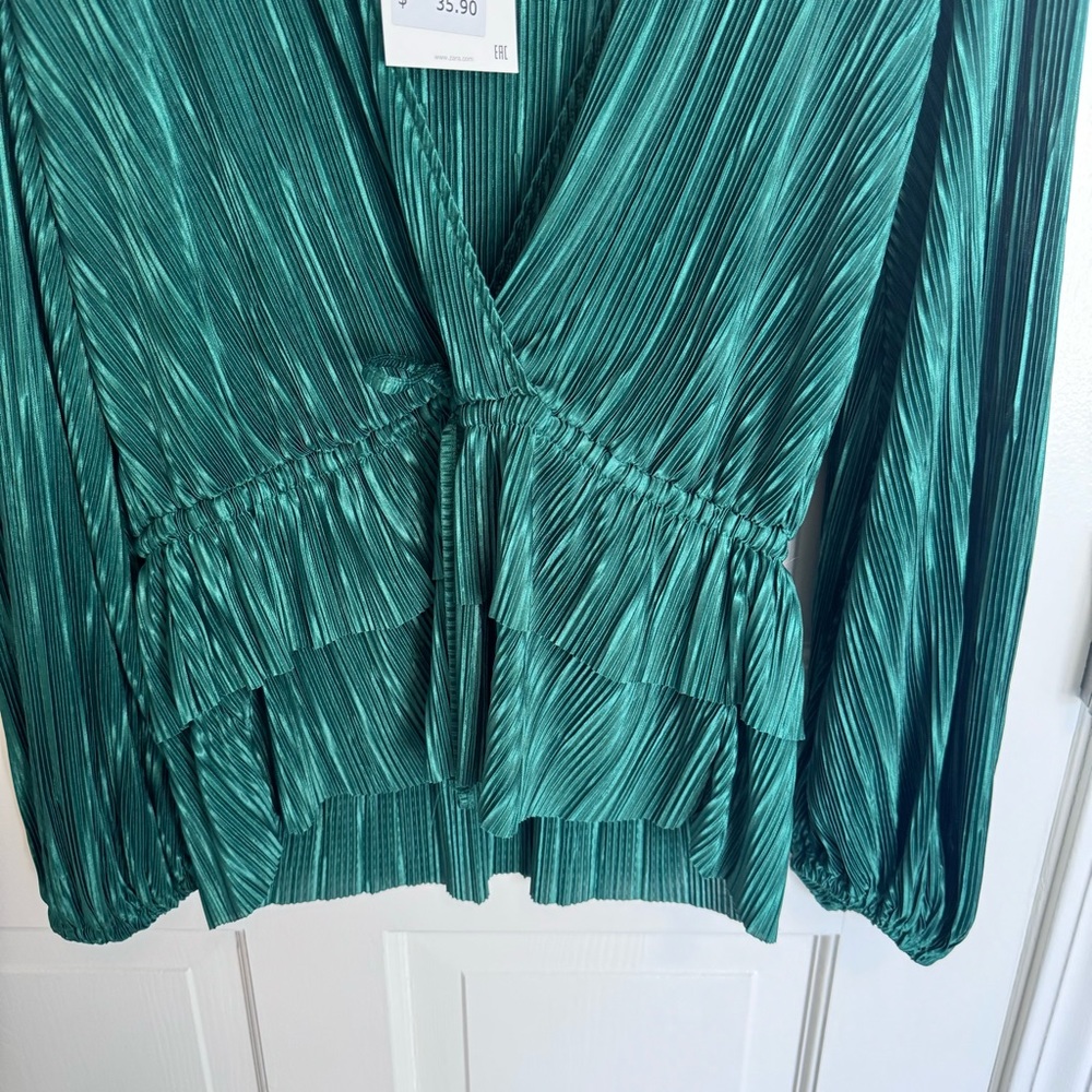 Zara Pleated Blouse in Green sz M NWT - Picture 4 of 7